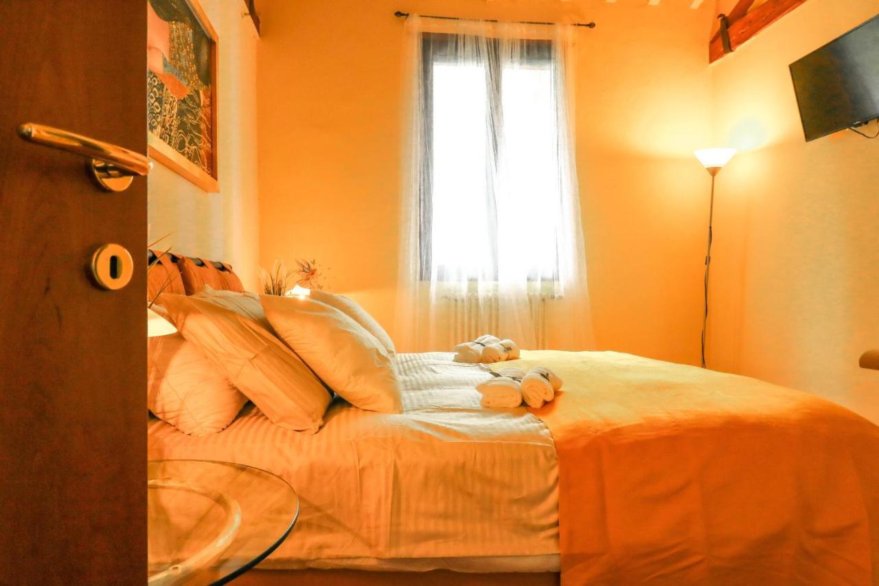 Вилла Casale Val D' Orcia- Relax E Lusso In Piscina Торрита-ди-Сьена Экстерьер фото